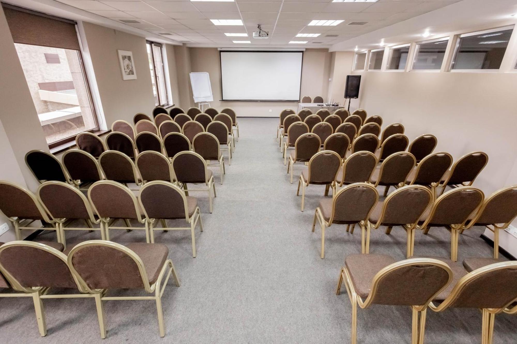 Best Western Plus Atakent Park Hotel Almaty Ngoại thất bức ảnh