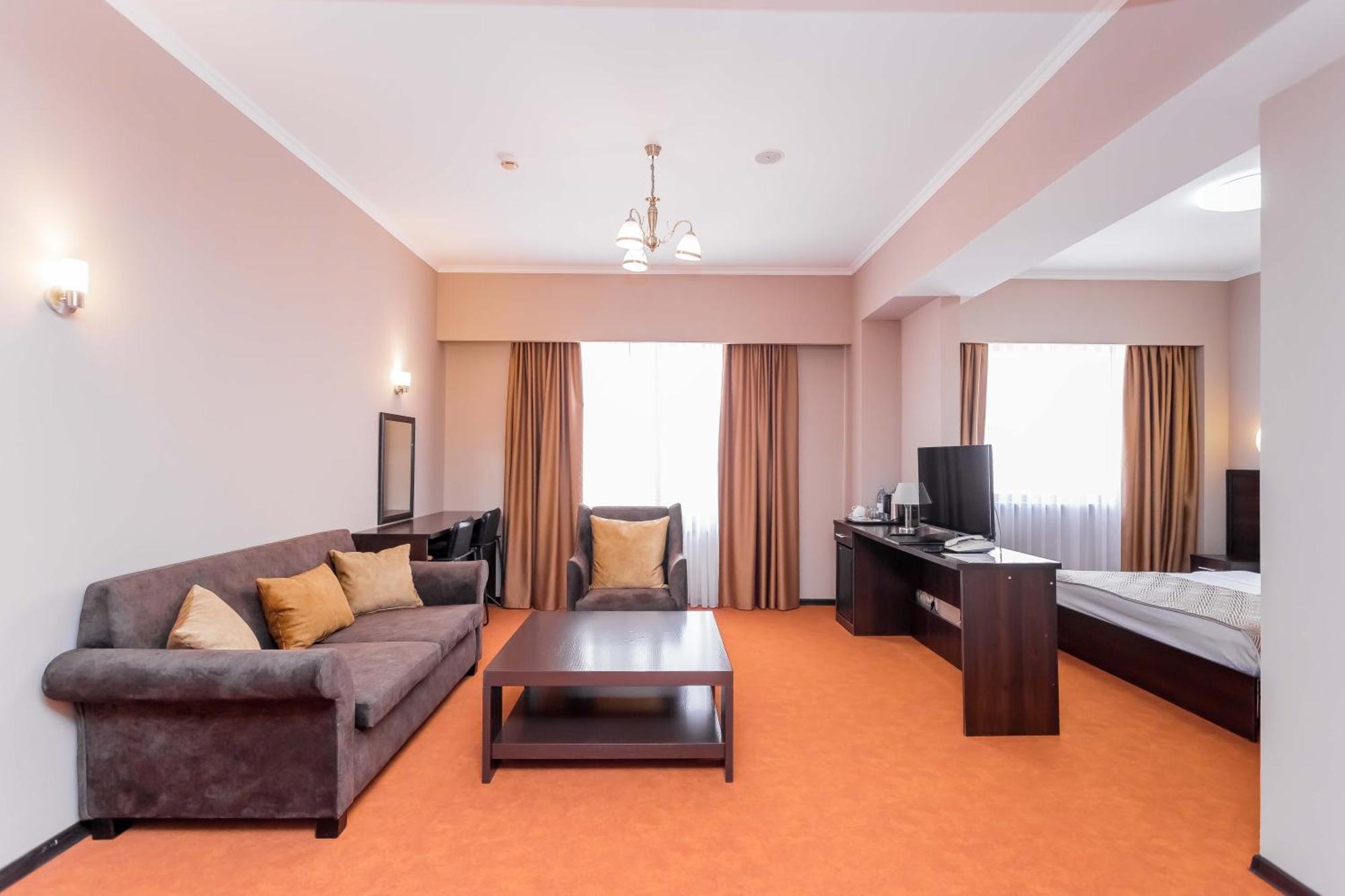 Best Western Plus Atakent Park Hotel Almaty Ngoại thất bức ảnh