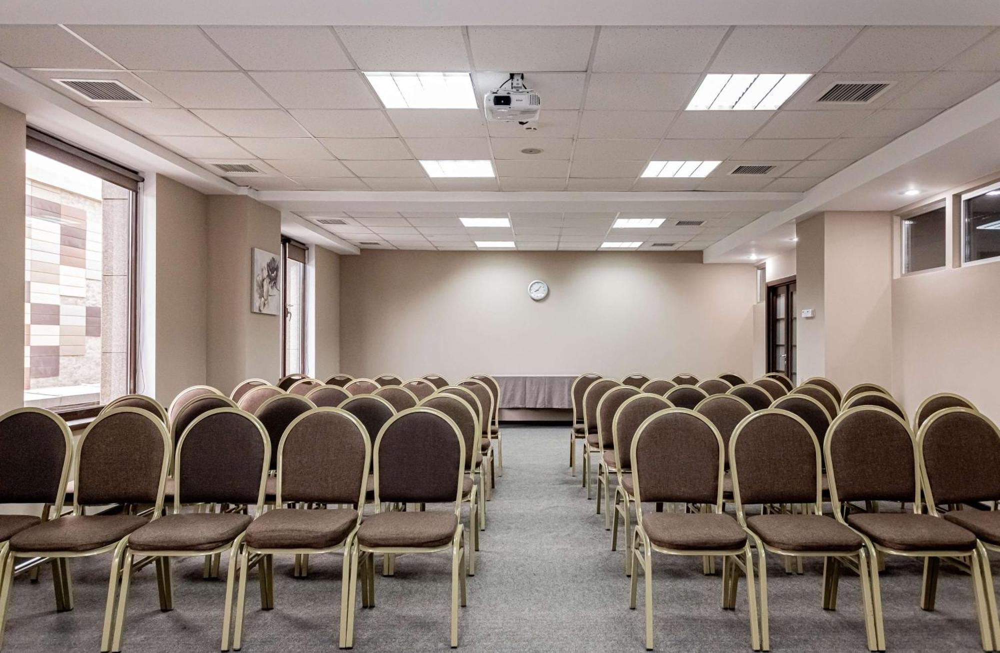 Best Western Plus Atakent Park Hotel Almaty Ngoại thất bức ảnh