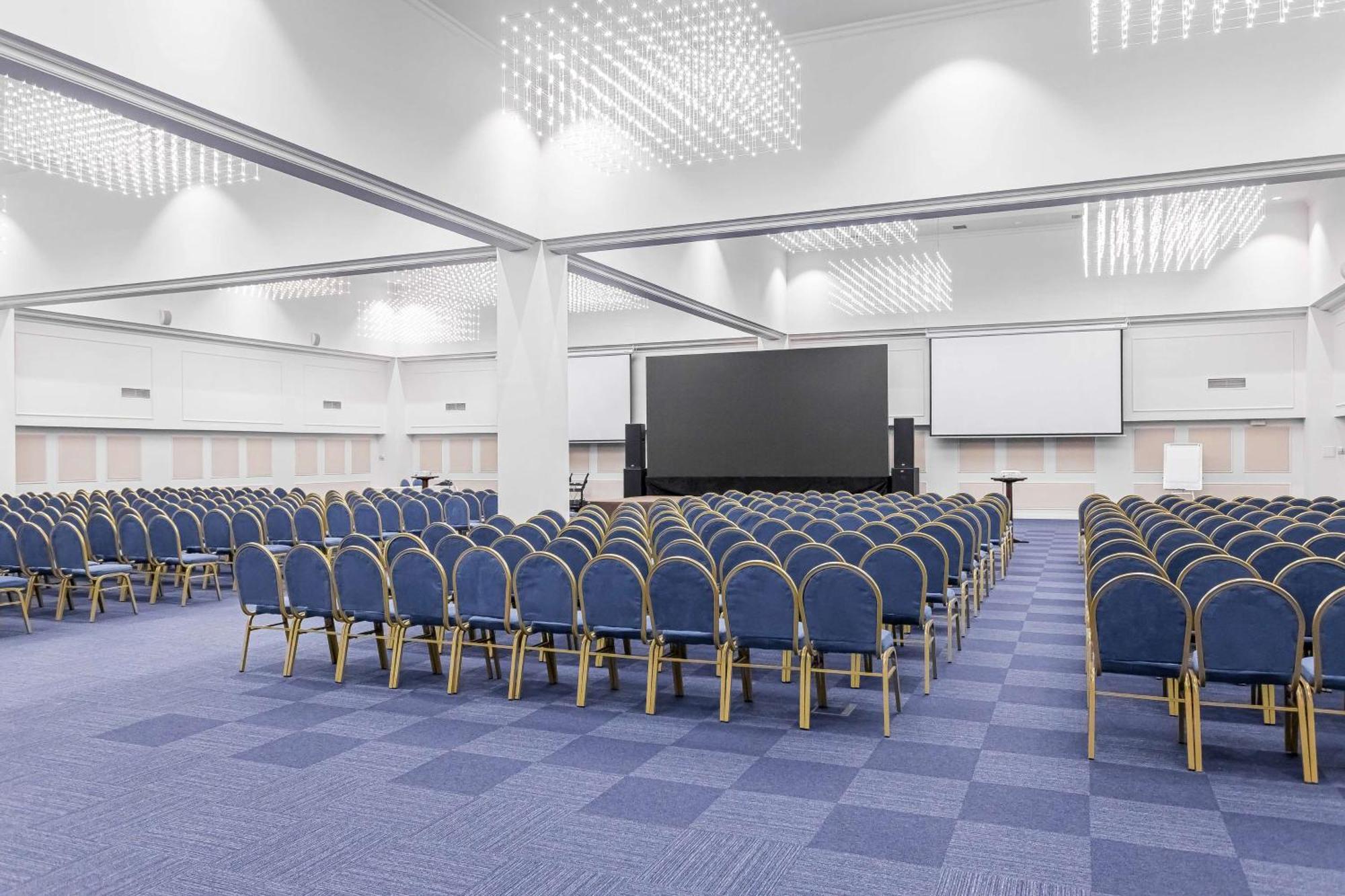 Best Western Plus Atakent Park Hotel Almaty Ngoại thất bức ảnh