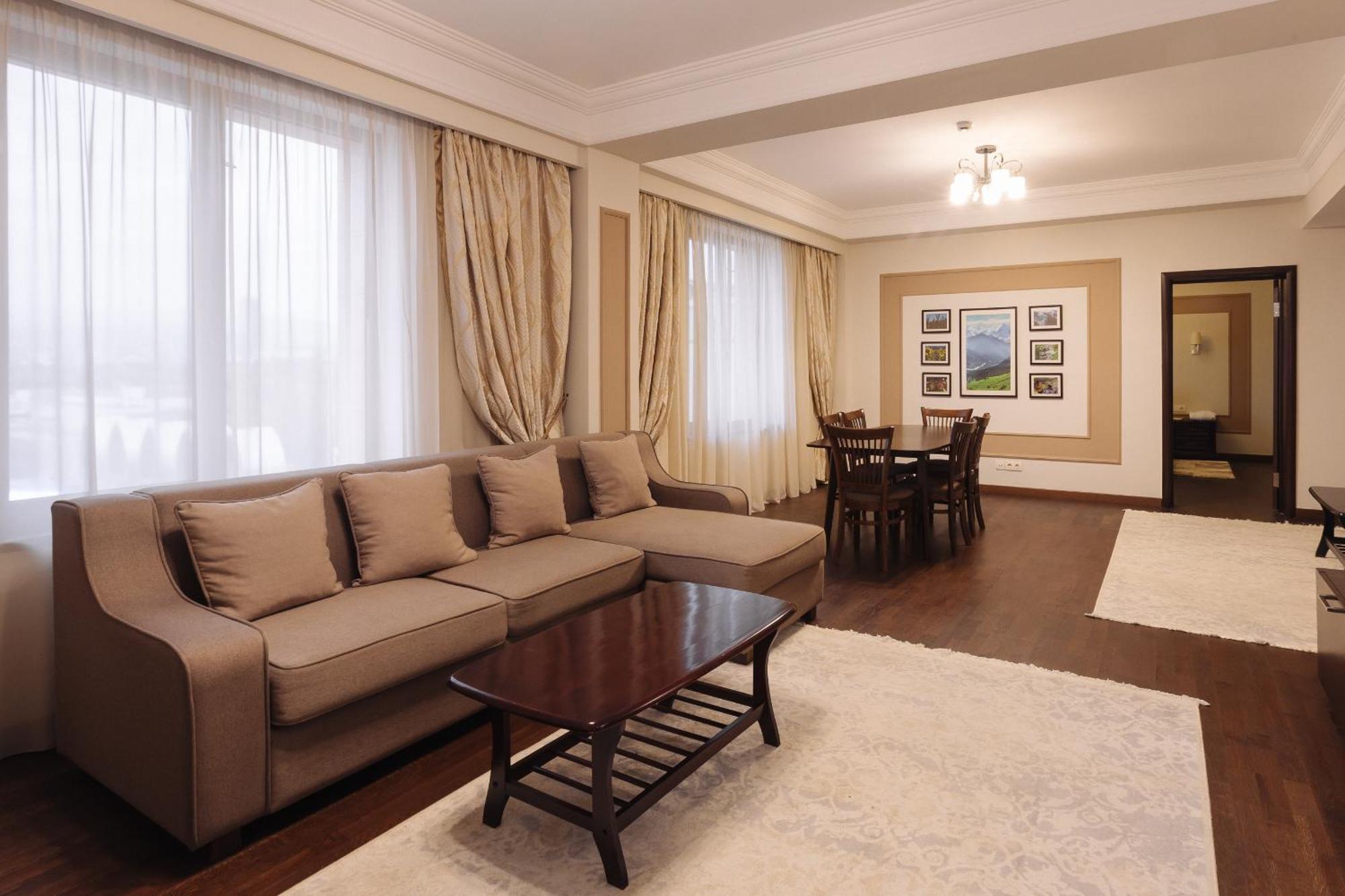 Best Western Plus Atakent Park Hotel Almaty Ngoại thất bức ảnh
